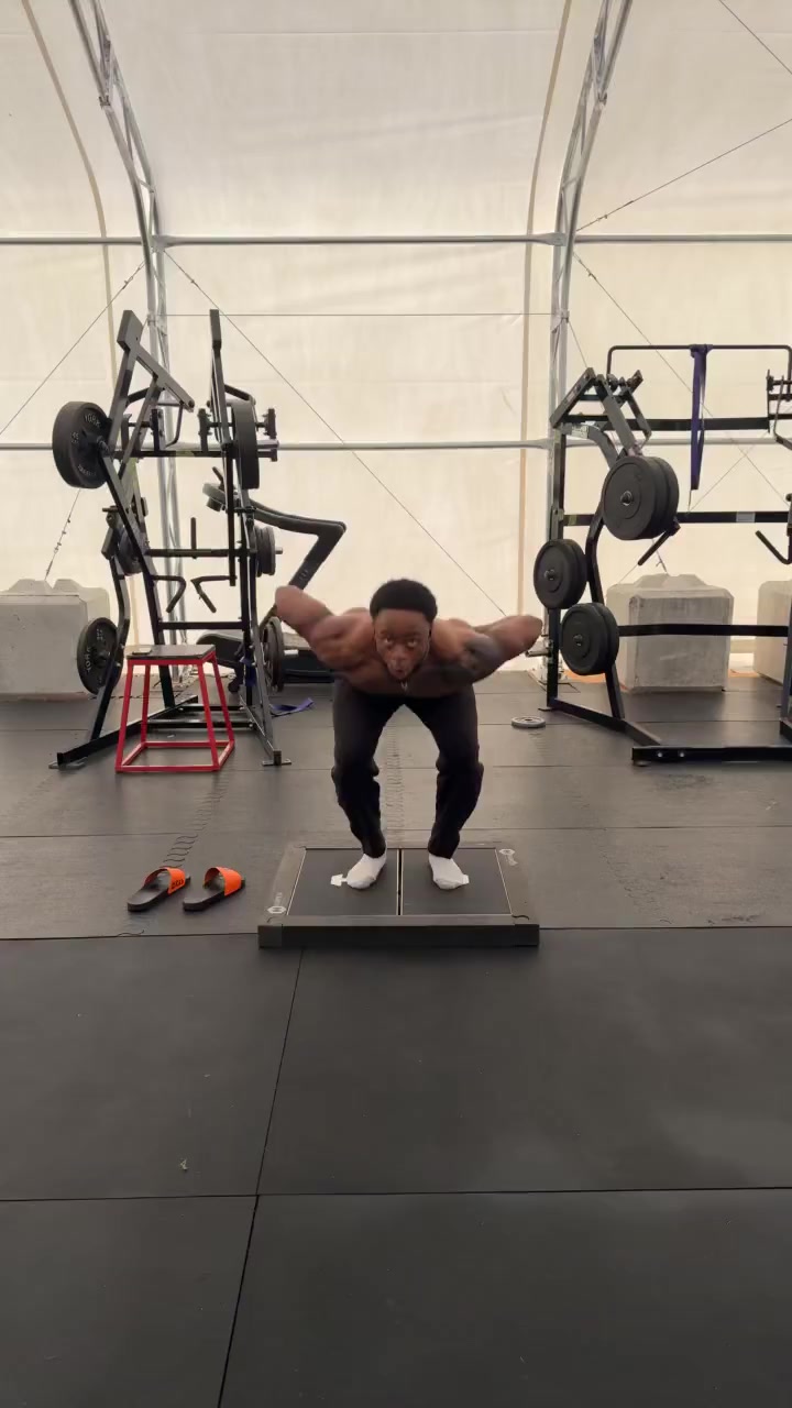 Watch micah awe's Vertical Jump: 21.5 inches