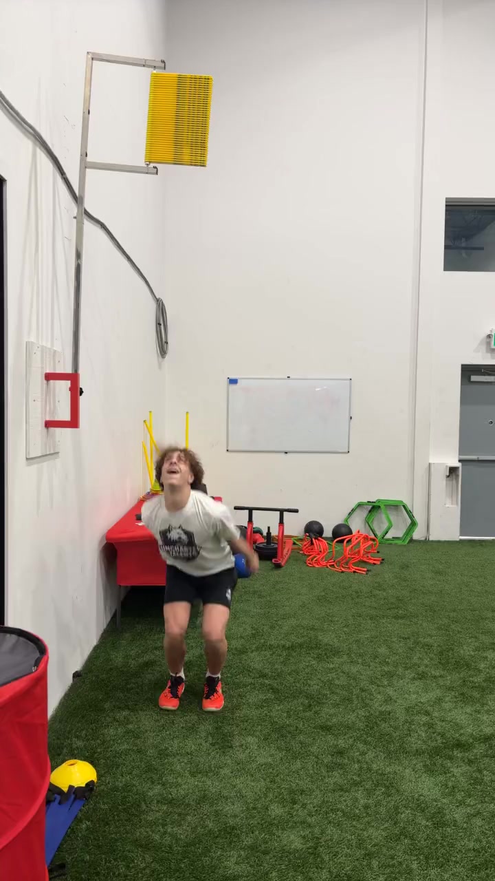 Watch emmanuel cazeau-wagnac's Vertical Jump: 18 inches